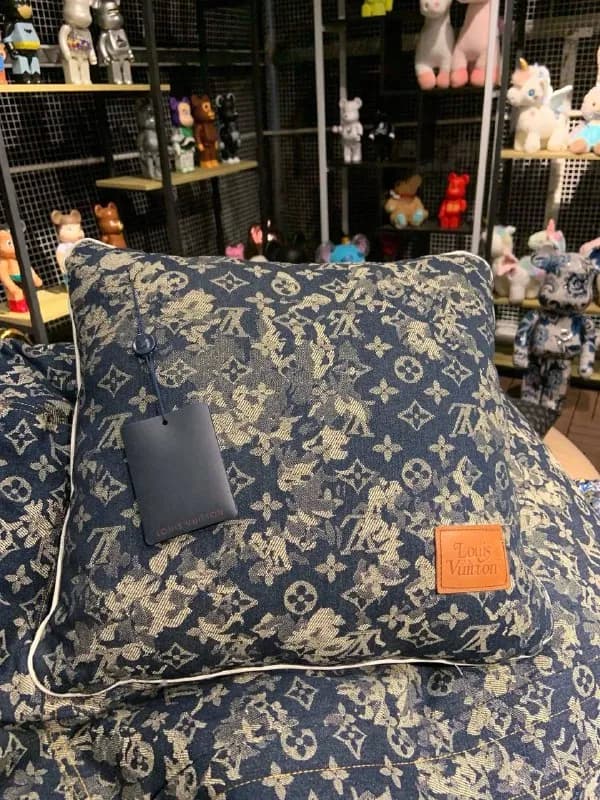 Lv Pillow - CNFans Spreadsheet catalog entry