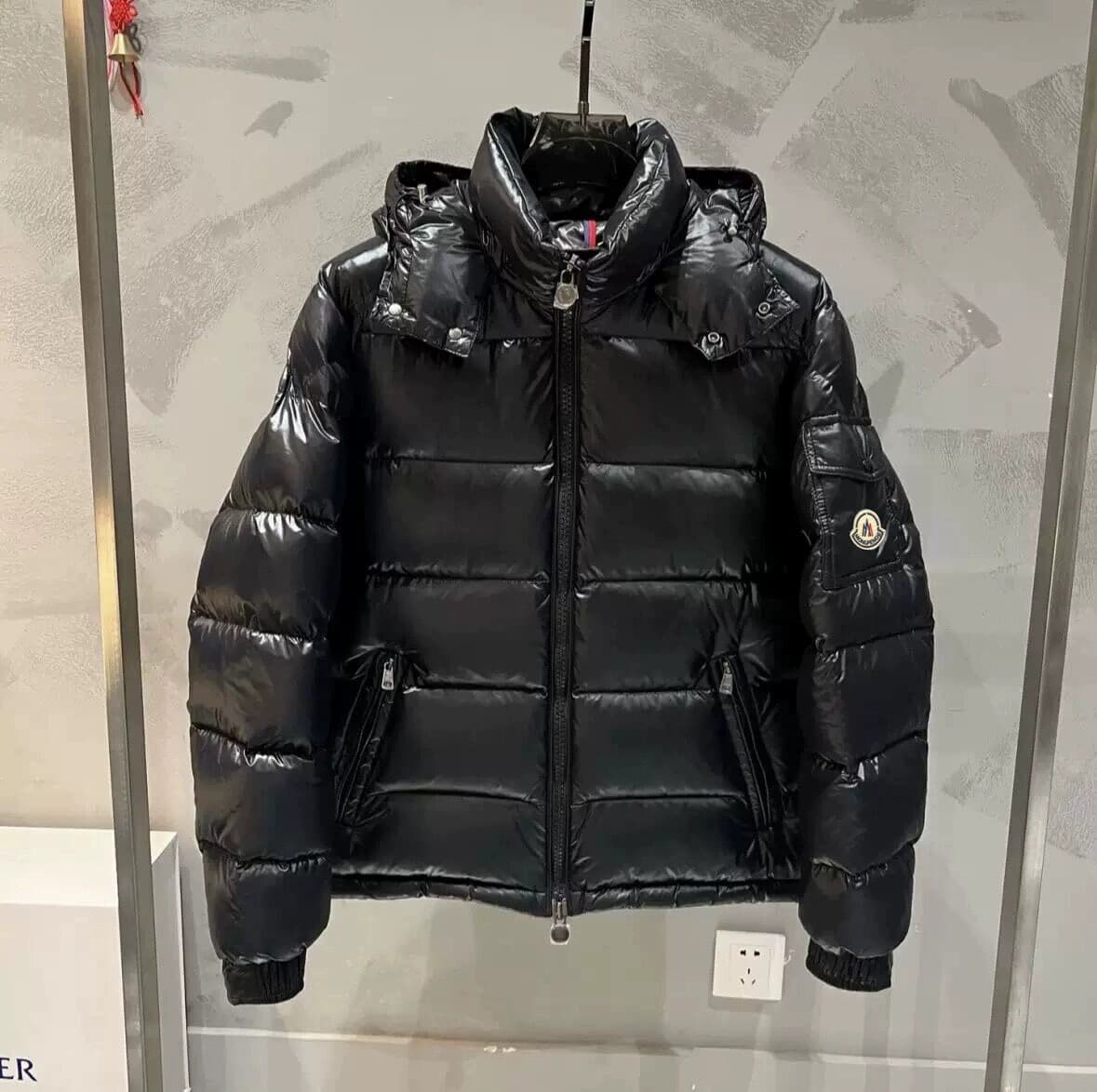 2024 European winter thickened down jacket men's short glossy hooded extreme cold Northeast ultra-thick warm white duck down - CNFans Spreadsheet catalog entry