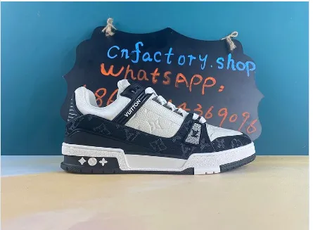 Black LV sneakers thumbnail 3