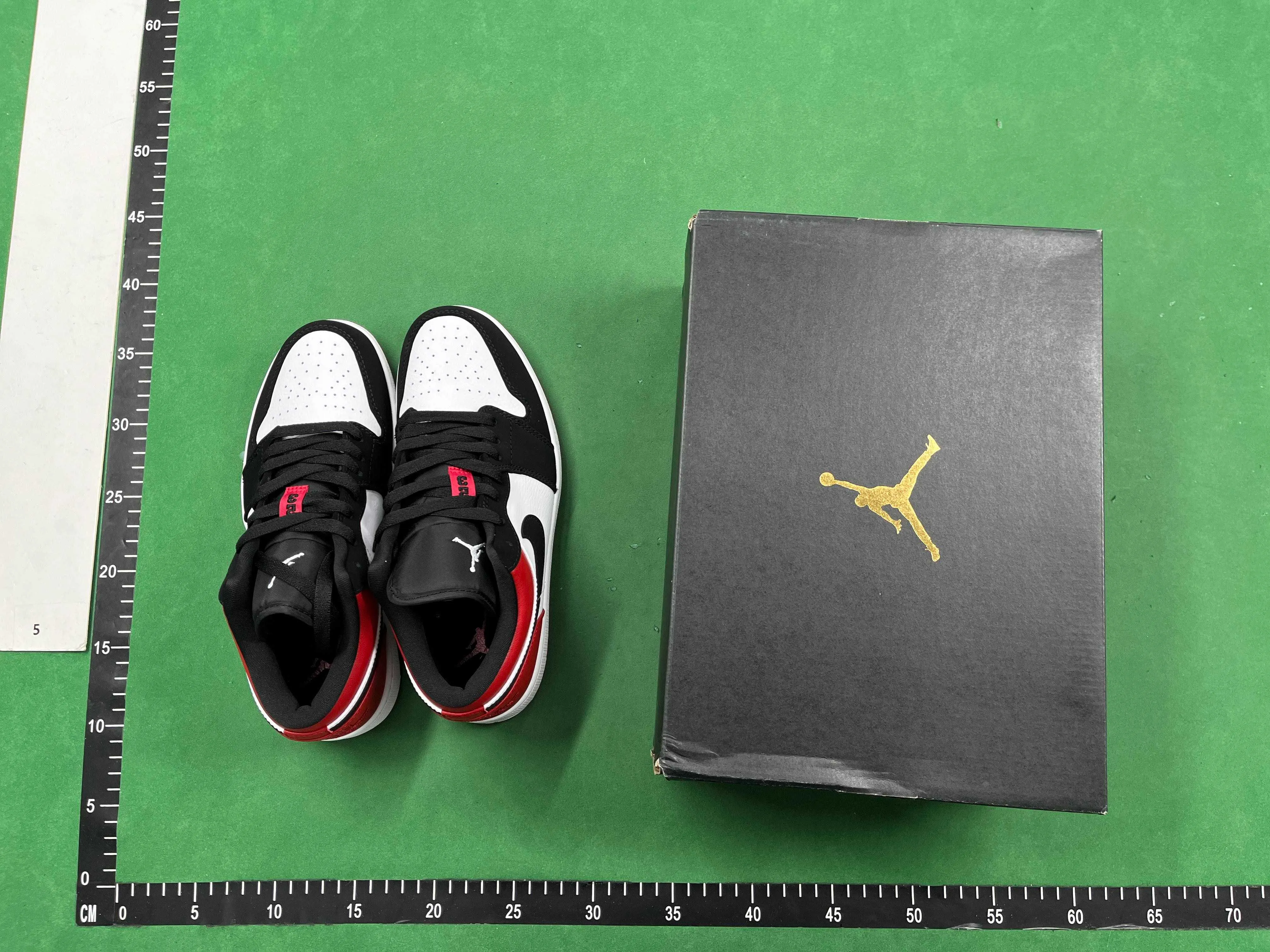 Jordan 1 Low thumbnail 2