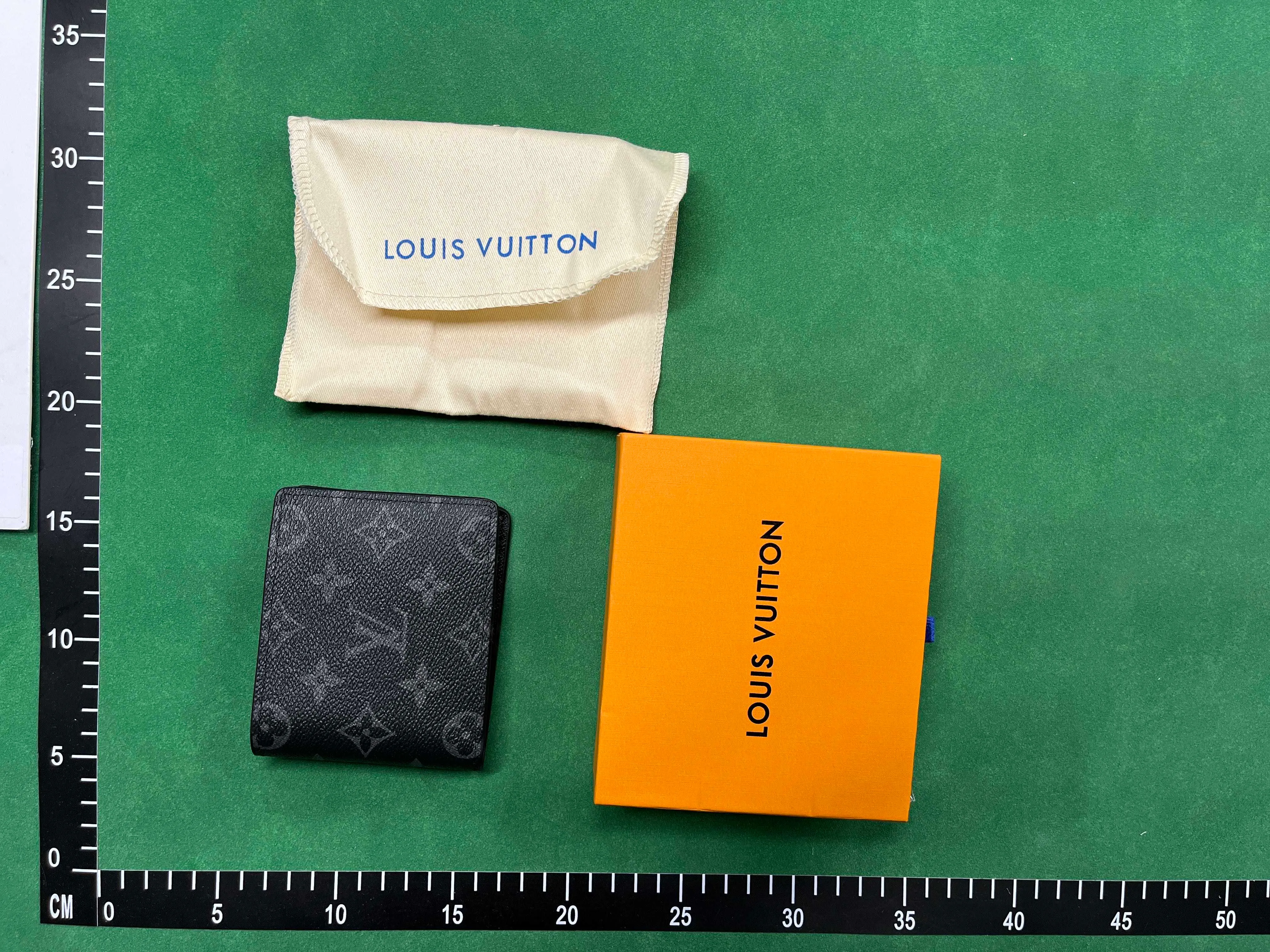 Lv wallet thumbnail 4