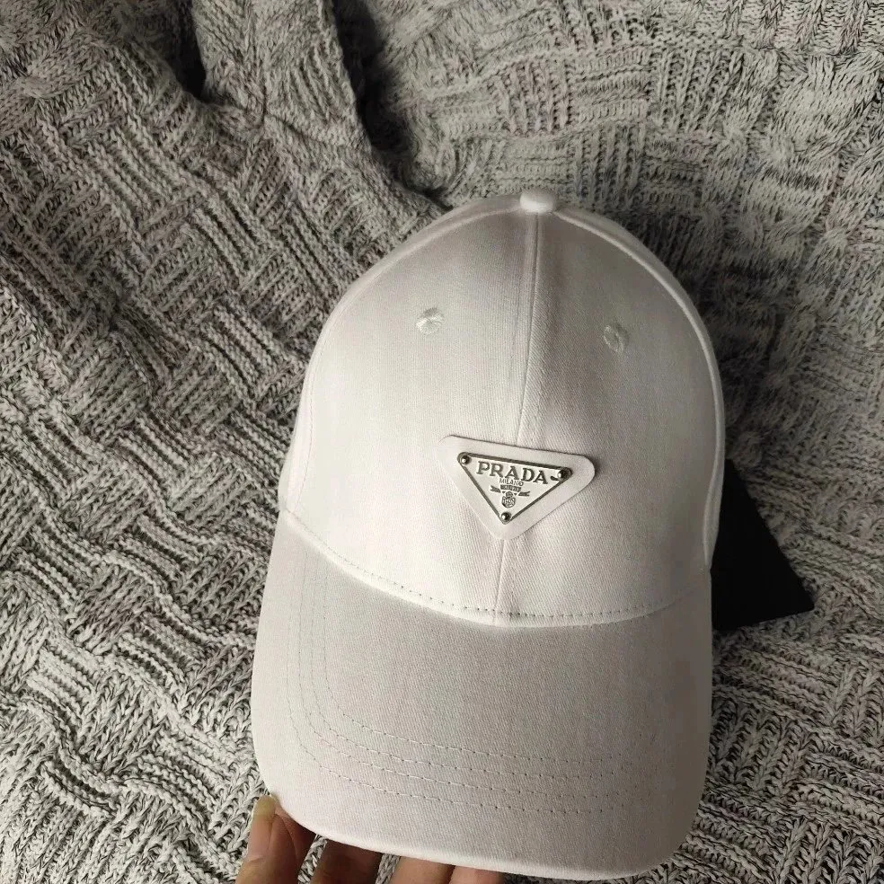 Prada CAp thumbnail 2