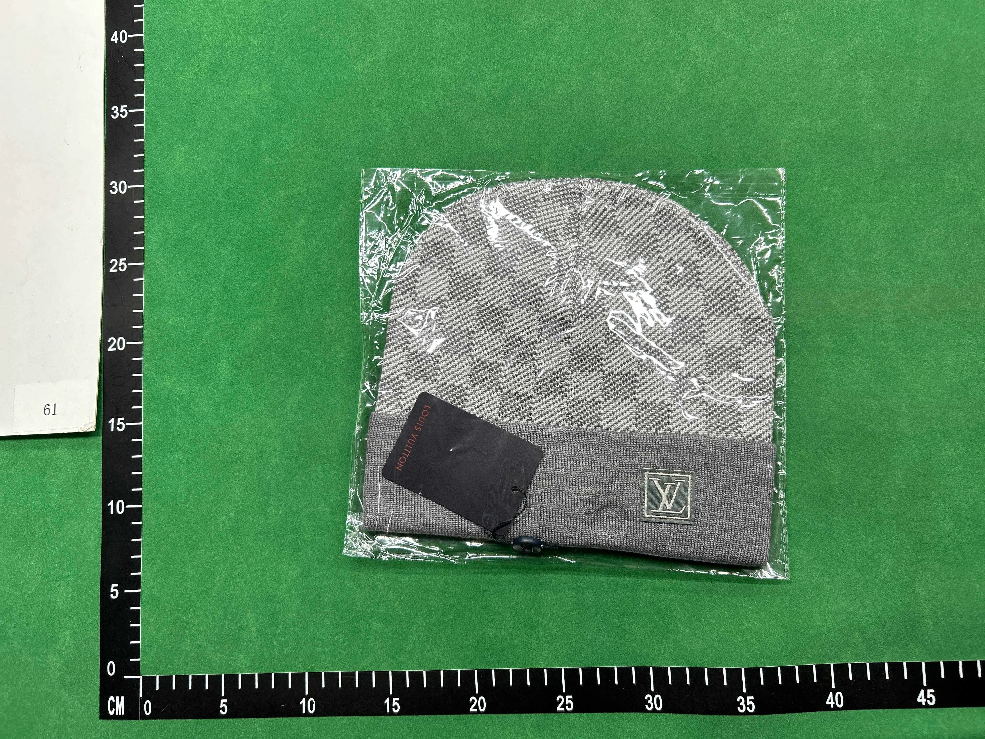 Louis Vuitton Beanie thumbnail 4