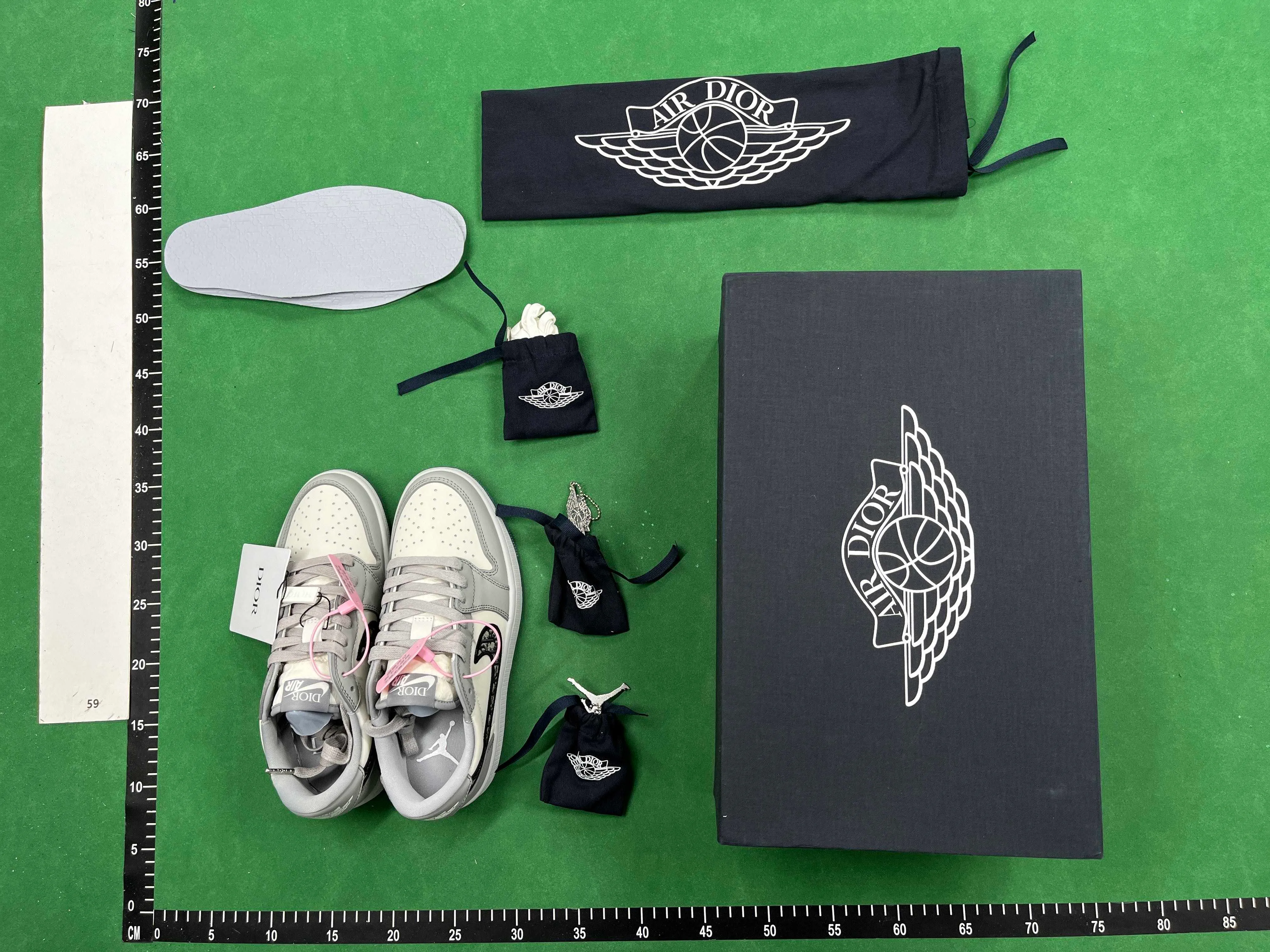 dior aj1 thumbnail 2