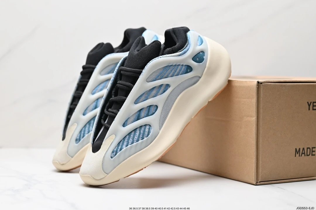 Low-Top Retro Jogging Sneakers